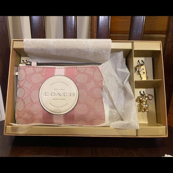 NWT COACH C7444 Boxed Dempsey Corner Zip Jacquard With Coach Patch Stripe - Picture 4 of 14